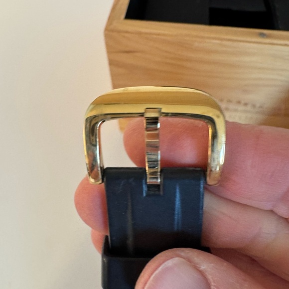 Shinola argonite 5050 Statement in Black and gold - Picture 7 of 10